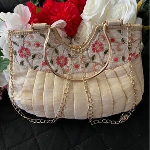 Women purse bag front and back same with belt